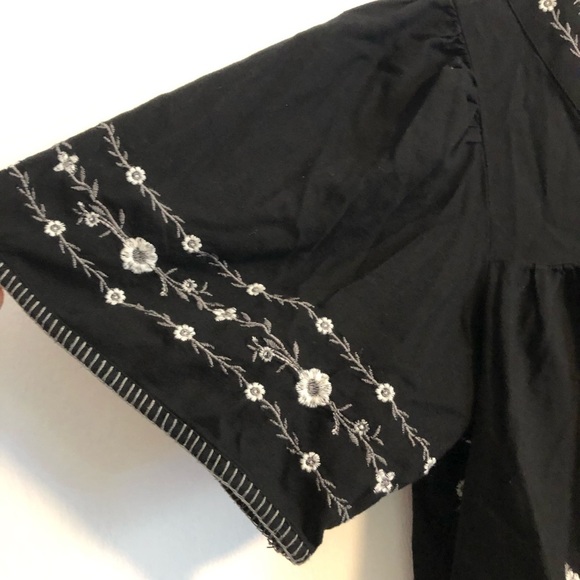 Old Navy Shirt Size S Black Floral Embroidered Boho Peasant Loose Fit Coastal - Picture 3 of 7